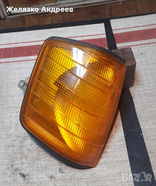 Мерцедес 190 Hella десен мигач , снимка 1