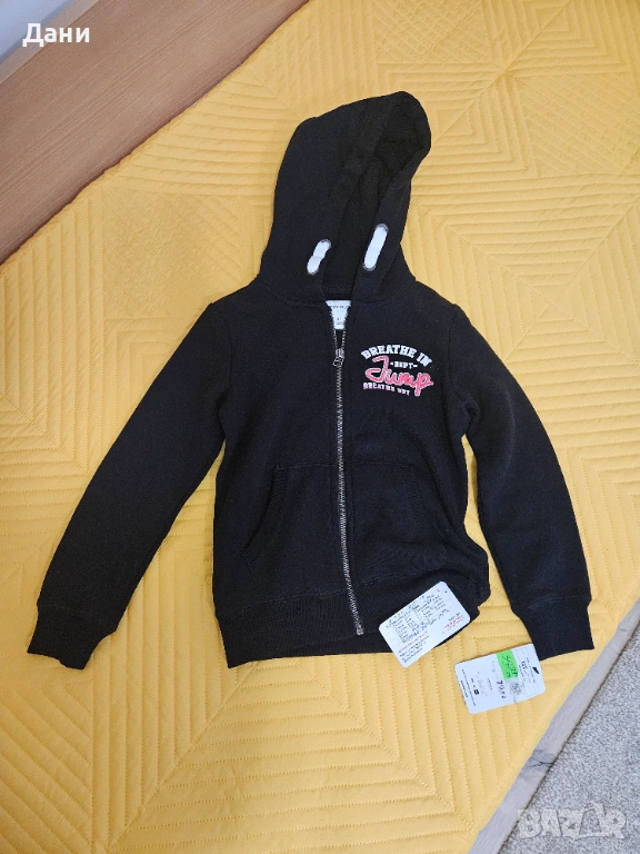 Продавам чисто НОВ оригинален детски суичър Reserved, черен с качулка, снимка 1