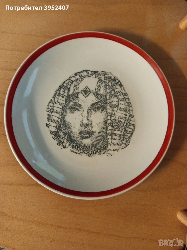 Порцеланова чиния, снимка 1