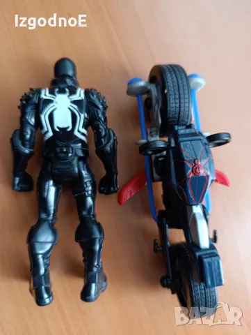 Лот Hasbro Spiderman Спайдърмен мотор и фигура , снимка 2 - Коли, камиони, мотори, писти - 49333476