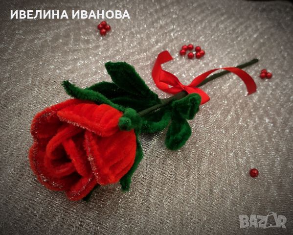 Букет от плюшена роза и бонбони Фереро Роше, аранжиран във ваза, снимка 3 - Вази - 46418297