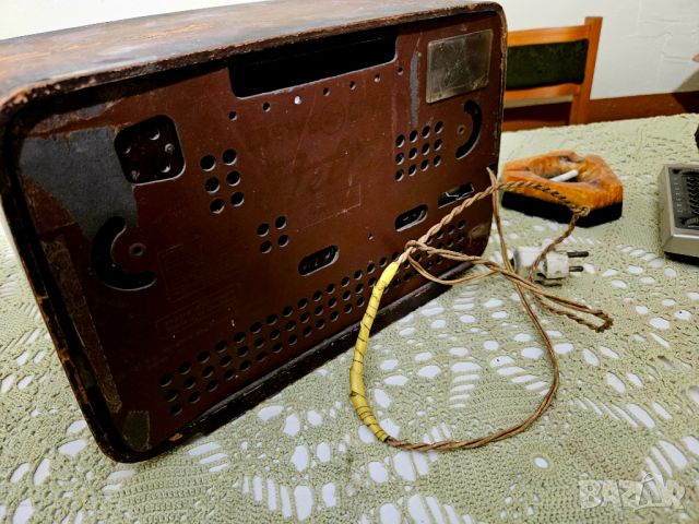 Лампово радио Loewe, снимка 3 - Аудиосистеми - 45150092