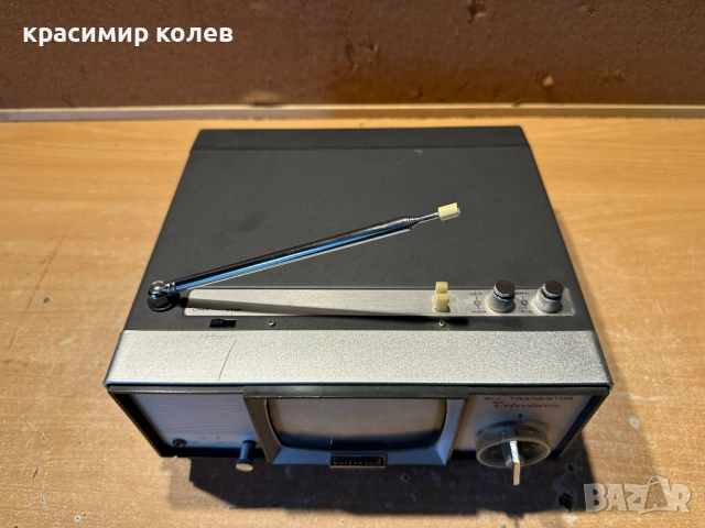 портативен телевизор "UNIVERSUM FK-100", снимка 2 - Антикварни и старинни предмети - 52671045