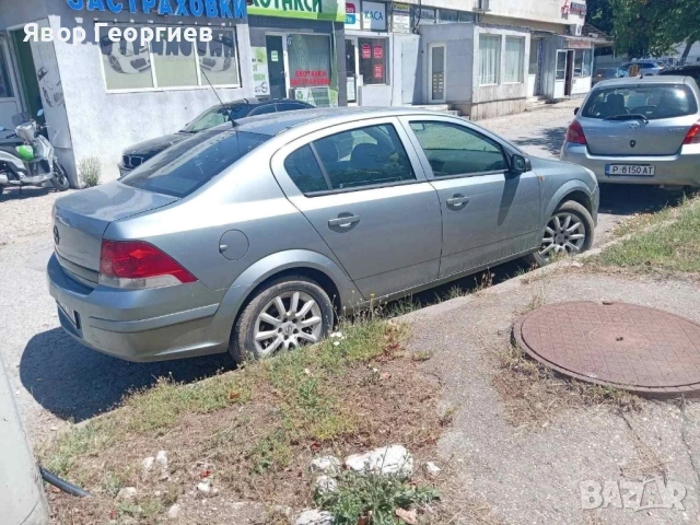 Опел Астра 1.6 агу 2011год., снимка 4 - Автомобили и джипове - 53572517