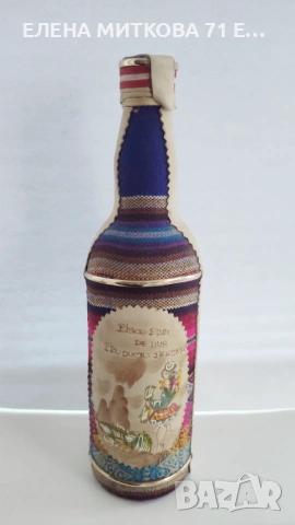 Ръчно декорирана с тъкан прат и кожа и златисти лайсни стъклена бутилка от Перу-в етно стил