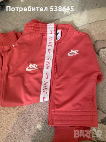 Nike екип, снимка 1 - Детски анцузи и суичери - 47466852