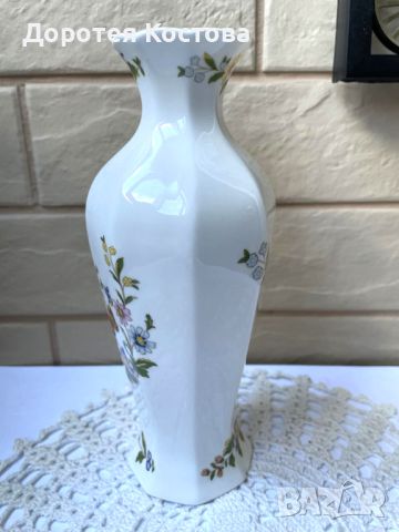 Красива ваза от фин костен порцелан от Англия, снимка 5 - Антикварни и старинни предмети - 45471393