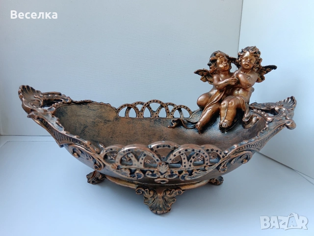 Голяма фруктиера с ангелчета 