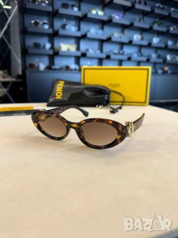 очила с черен обикновен калъф и Ув защита fendi, снимка 9 - Слънчеви и диоптрични очила - 52150599