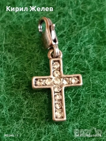 Сребърен медальон с инкрустирани кристали стилен дизайн много красив 52616