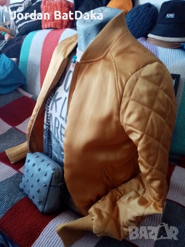 Дамски златен бомбър М#, снимка 6 - Якета - 53497433