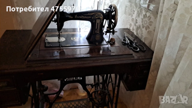 Машина за шиене от София, в добро състояние.. За годините си е добре запазена! , снимка 3 - Други стоки за дома - 53726016