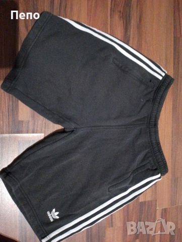 Гащи Adidas , снимка 1 - Къси панталони - 46504461