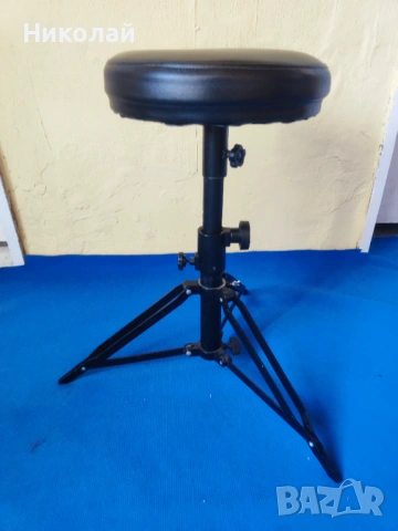 Продавам стол за барабани