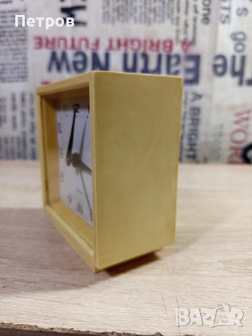 Руски Будилник "Севани", снимка 3 - Антикварни и старинни предмети - 52897878