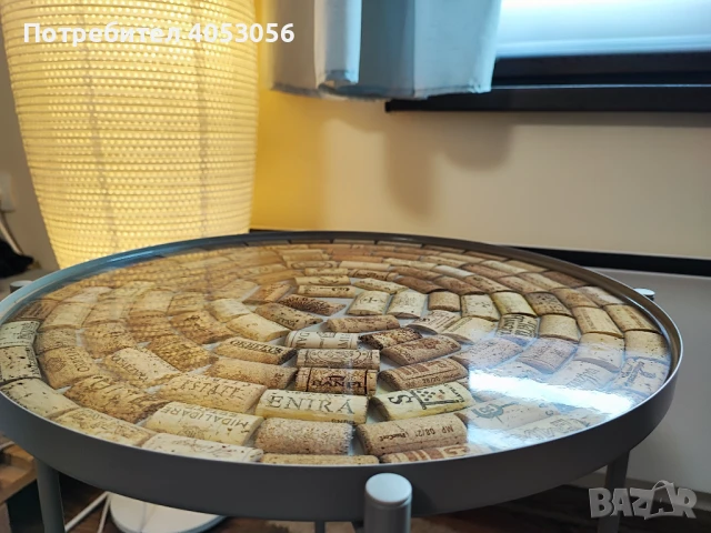 Кръгла маса от винени коркови тапи и епоксидна смола, снимка 4 - Маси - 50544463