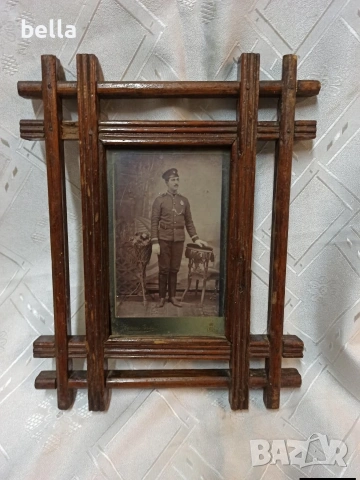 Стара оригинална фотография с военен, нач. XX век, в автентична дървена рамка