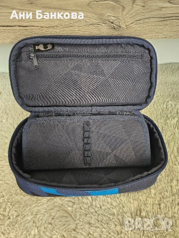 Ученически несесер Satch (Сатч) – модел Blue Camo, отлично състояние + бонус пособия, снимка 2 - Други - 53761151