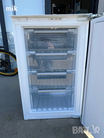 Малък фризер за вграждане Bosch 4 чекмеджета , снимка 2 - Фризери - 53703263