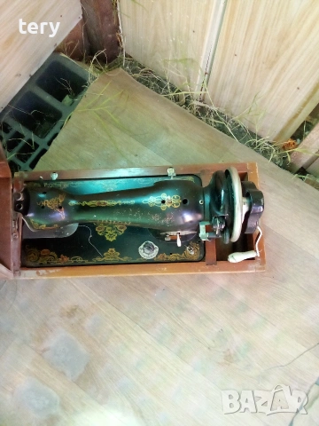 Продавам стара шевна машина руска Варна Център , снимка 4 - Антикварни и старинни предмети - 53170850