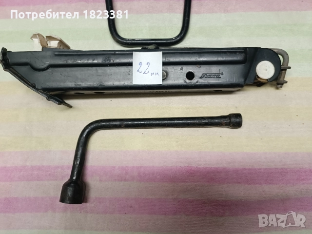 Автомобилен крик с ключ, снимка 7 - Аксесоари и консумативи - 52876652