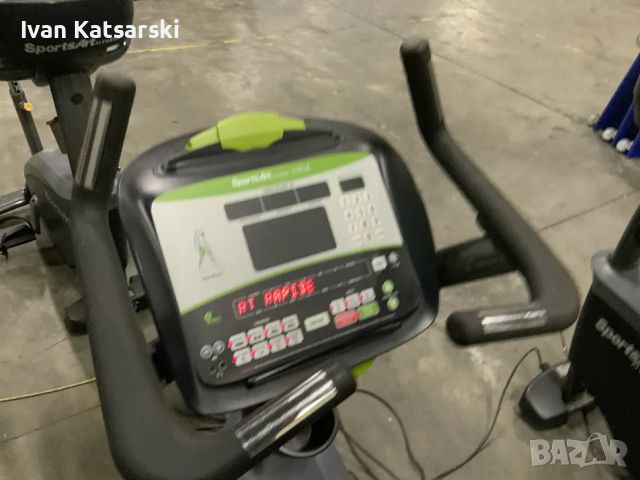 Велоергометър с LED дисплей SportsArt C545U Upright Bike, снимка 2 - Фитнес уреди - 46707297