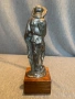 стара калаена статуя  на човек  с шапка върху дървена основа, снимка 3