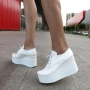 Обувки на платформа - бял лак - 120K , снимка 1