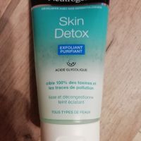  Neutrogena Skin Detox измиващ ексфолиант за лице с подарък, снимка 1 - Козметика за лице - 45194938