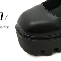 Продавам чисто нови, уникални обувки на дебел ток и платформа., снимка 2 - Дамски обувки на ток - 45052089