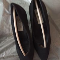 Дамски велурени обувки, снимка 1 - Дамски обувки на ток - 45808387