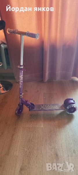 Продавам Детска Тротинетка Xootz – Лилава – Светещи Колела и Регулируемо Кормило!, снимка 1