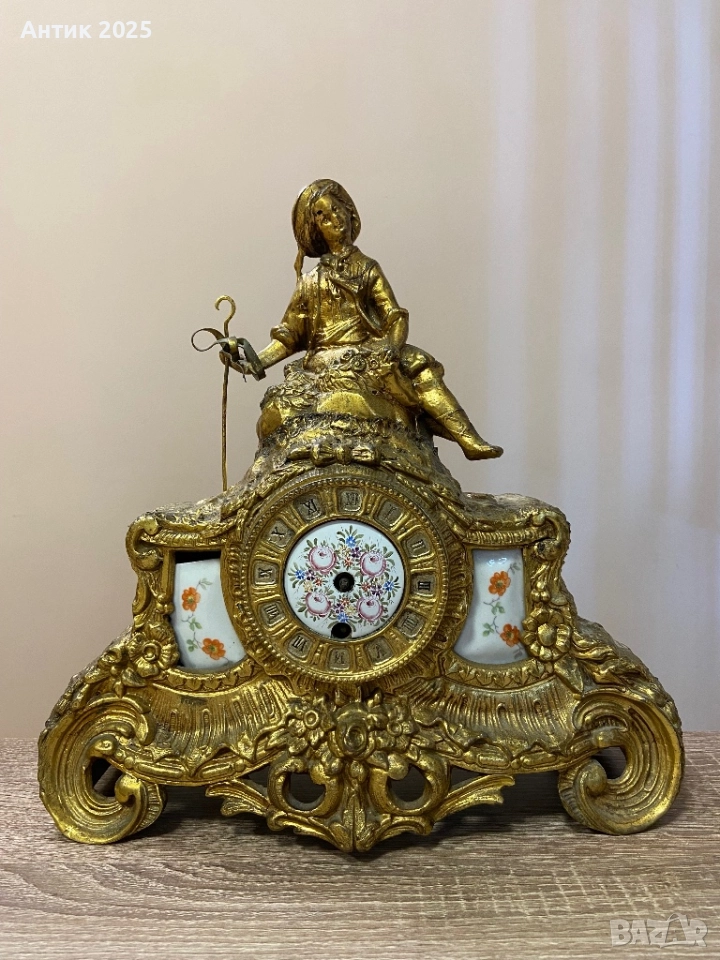 Старинен бронзов часовник с порцеланови вложки, снимка 1