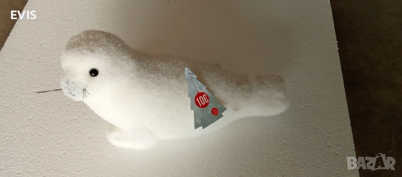 Продава се Нова декоративна фигура – тюленче ,Коледна украса 🦭 , снимка 1