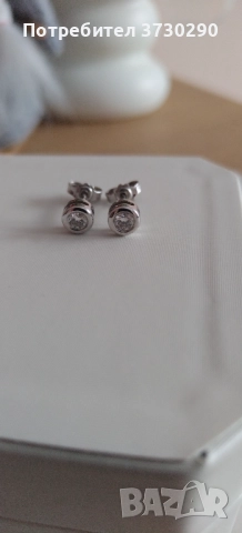 Диамантени обеци 18к бяло злато , снимка 2 - Обеци - 52821539