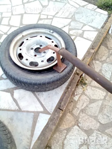 щанга за отлепване на автомобилна гума