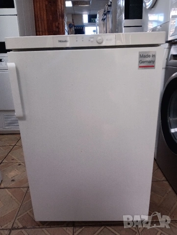 Малък фризер с 4 чекмеджета Миеле Miele с две години гаранция!, снимка 4 - Фризери - 53626651