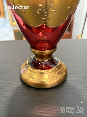 Бохемска ваза с позлата - „червена боровинка“. №7932, снимка 3 - Антикварни и старинни предмети - 53746377