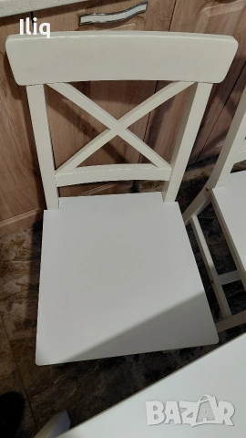 бяла дървена маса с четери стола. , снимка 4 - Маси - 53725477