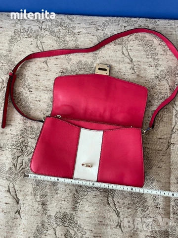 Страхотна оригинална чанта на Guess/Гес, наситено розова, снимка 2 - Чанти - 54049551