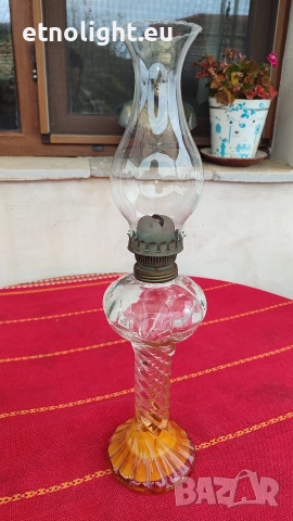Красива старинна газена лампа с усукано стъкло , снимка 3 - Настолни лампи - 52747707