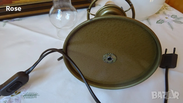 Винтидж настолна,  месингова лампа със стъклен аплик и шише в Рустик стил, снимка 12 - Настолни лампи - 53090323