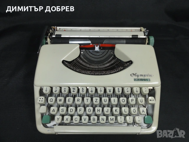 СТАРА РЕТРО ПОРТАТИВНА ПИШЕЩА МАШИНА OLYMPIA SPLENDID 33