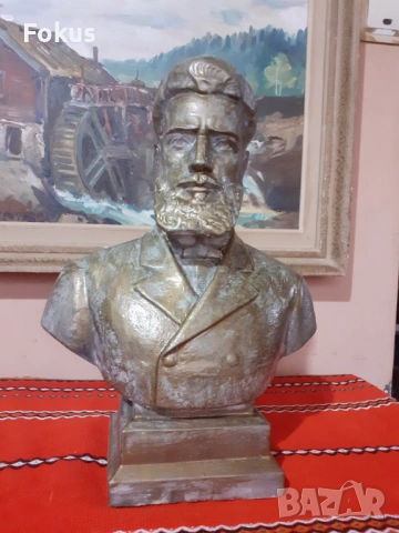 Страхотен бюст на Христо Ботев от лят бетон с цвят бронз, снимка 2 - Антикварни и старинни предмети - 53268623