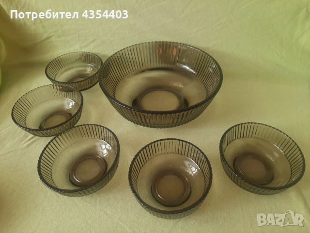 Стъклен сервиз – 6 малки купички и 1 голяма купа