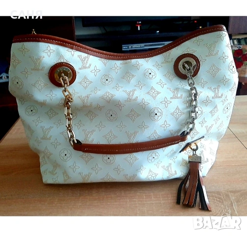 Голяма,стилна чанта, снимка 2 - Чанти - 53155643