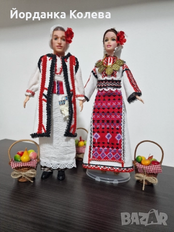 Кукли във влашки младоженчески костюми