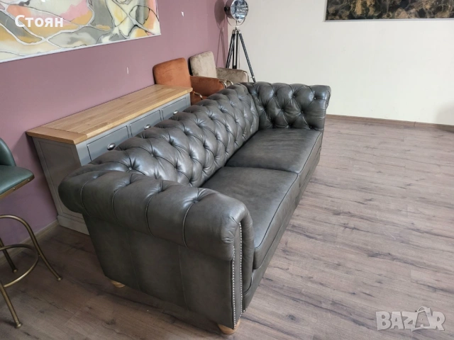 Сиво - зелен кожен диван тройка тип Честърфийлд, снимка 5 - Дивани и мека мебел - 54289085