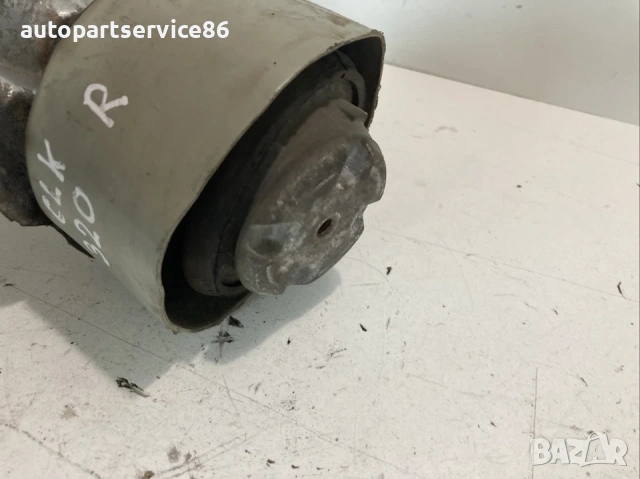 Тампон/стойка за двигател предна дясна страна за Mercedes Clk W209 320 Бензин (2005), снимка 2 - Части - 53987003