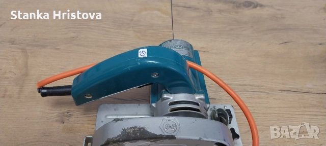 Електрически ръчен циркуляр Black Decker. , снимка 2 - Други инструменти - 52091346